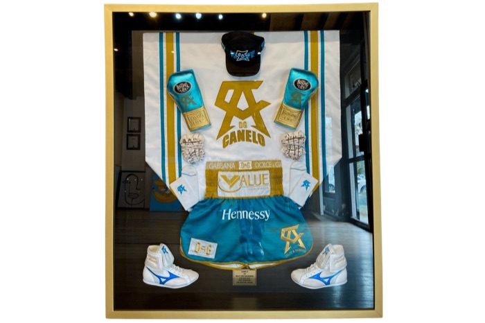 Short y guantes de box enmarcados